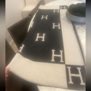 Hermes avalon blanket throw